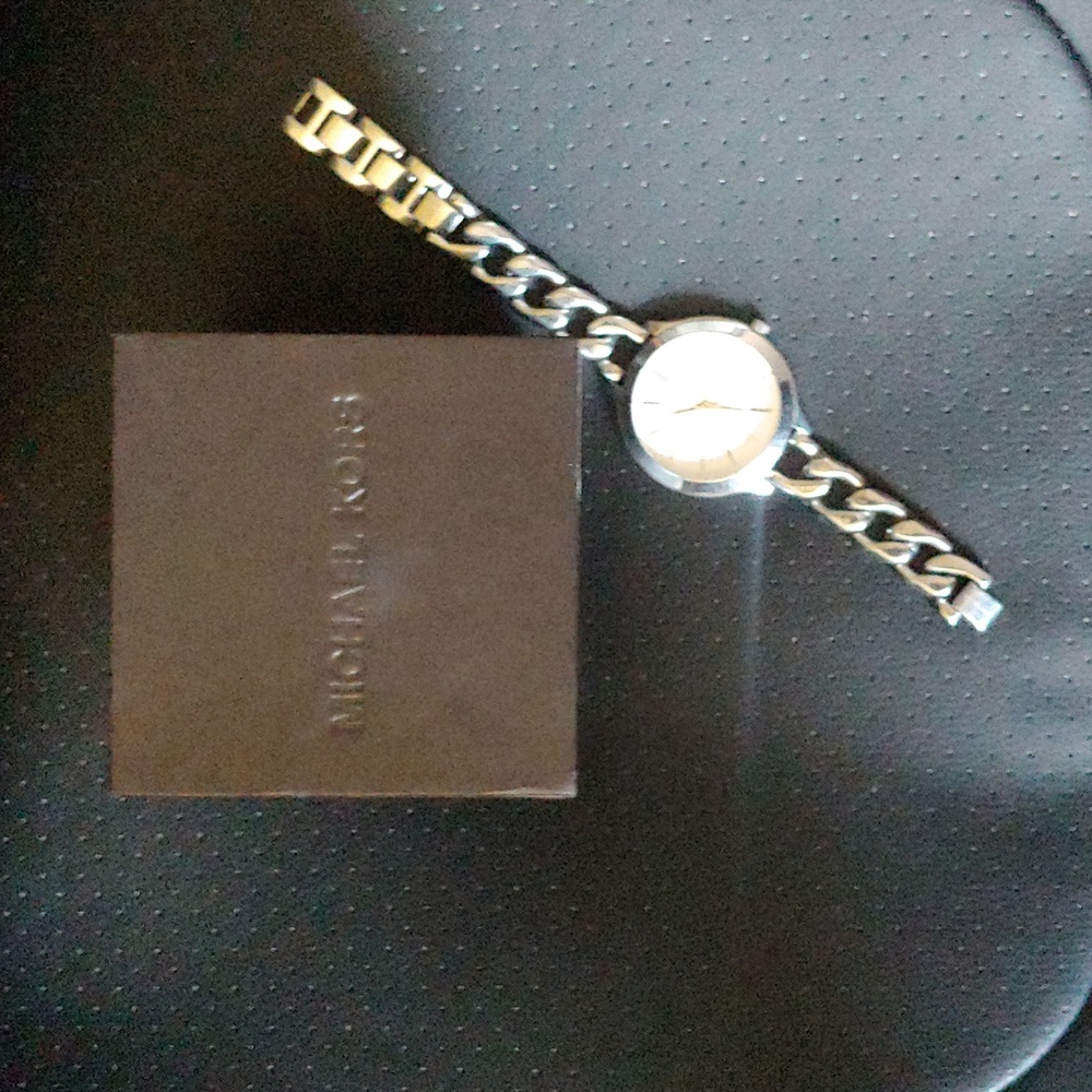 Michael Kors Watch Silver Chain Watch MK Silver Watch comes w/Box⌚️New Battery - Picture 11 of 13